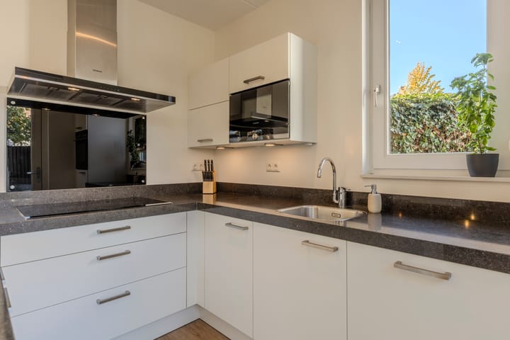 Photo 13 of Burgemeester Verdaasdonkstraat 94