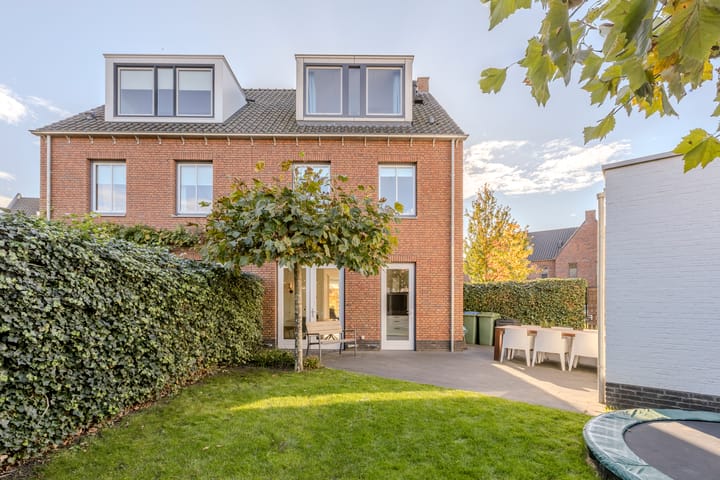 Photo 33 of Burgemeester Verdaasdonkstraat 94