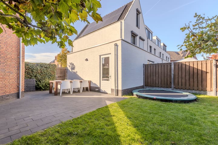 Photo 34 of Burgemeester Verdaasdonkstraat 94