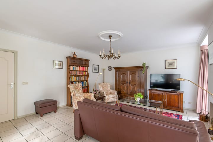 Photo 10 of Burgemeester Uijenstraat 3