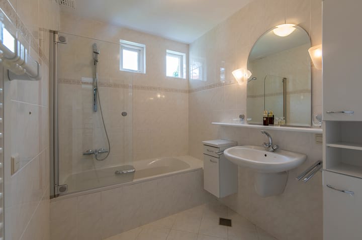 Photo 16 of Burgemeester Uijenstraat 3