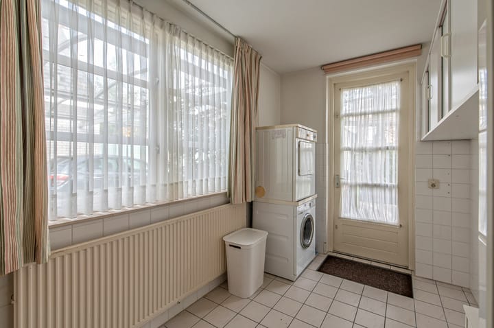 Photo 17 of Burgemeester Uijenstraat 3