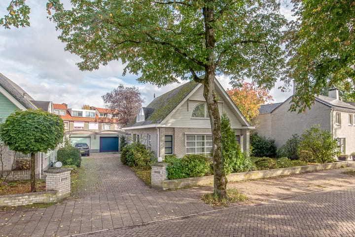 Photo 32 of Burgemeester Uijenstraat 3