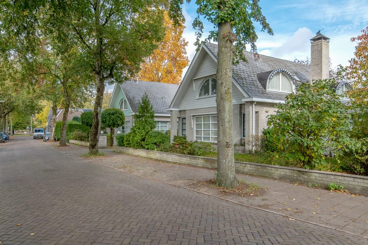 Photo 33 of Burgemeester Uijenstraat 3