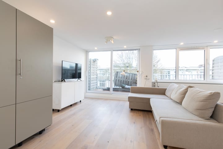 Photo 2 of Orteliusstraat 64-3