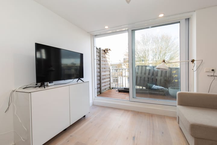 Photo 6 of Orteliusstraat 64-3