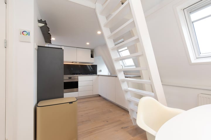 Photo 10 of Orteliusstraat 64-3