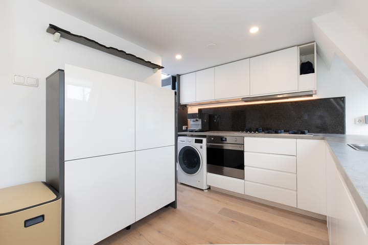 Photo 12 of Orteliusstraat 64-3