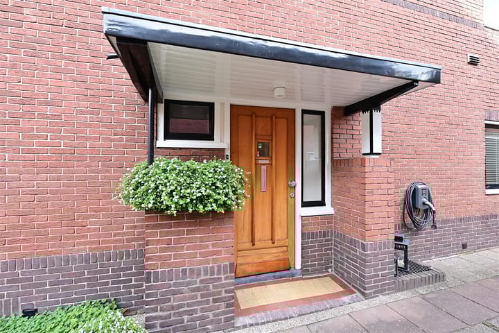 Photo 2 of Van der Helstlaan 17