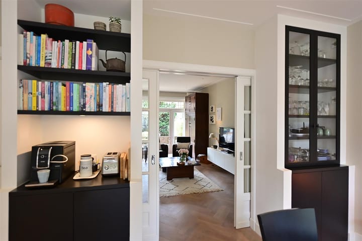 Photo 8 of Van der Helstlaan 17