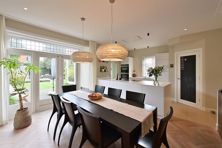 Photo 9 of Van der Helstlaan 17