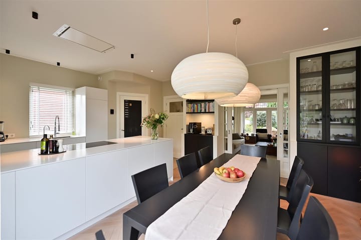 Photo 10 of Van der Helstlaan 17