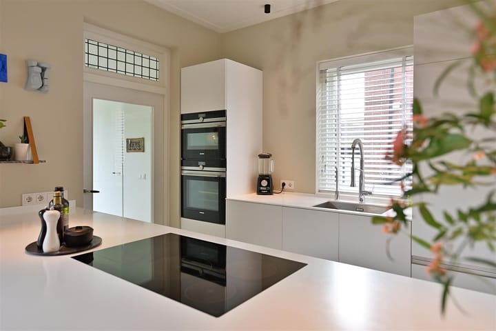 Photo 13 of Van der Helstlaan 17