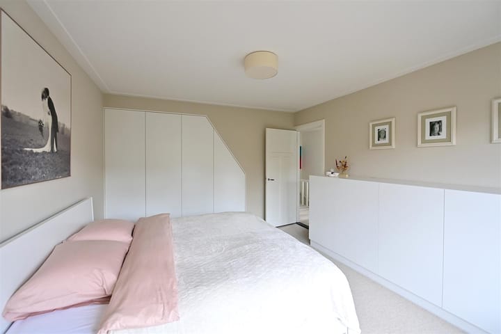 Photo 16 of Van der Helstlaan 17