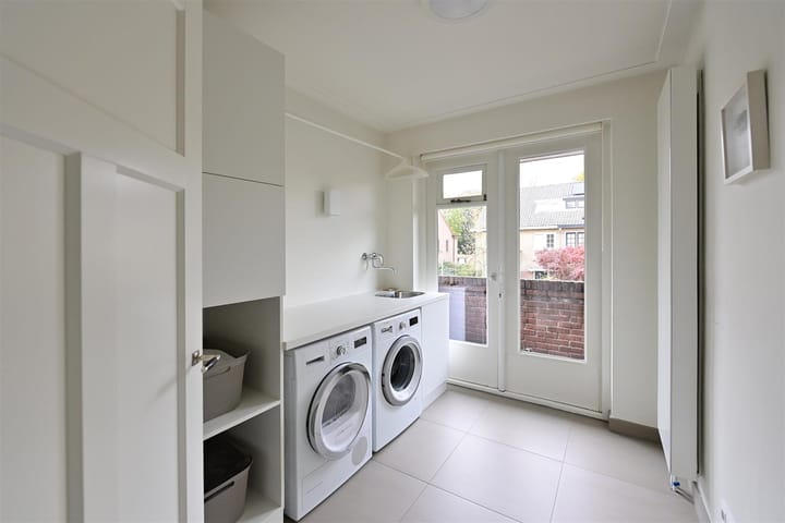 Photo 19 of Van der Helstlaan 17