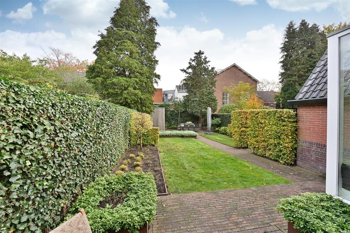 Photo 24 of Van der Helstlaan 17