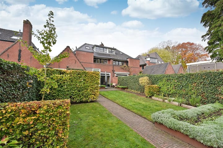 Photo 26 of Van der Helstlaan 17