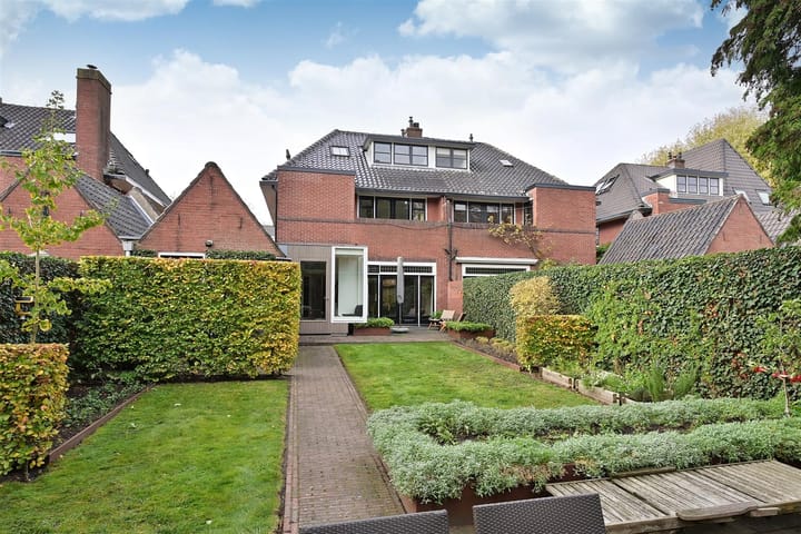 Photo 27 of Van der Helstlaan 17