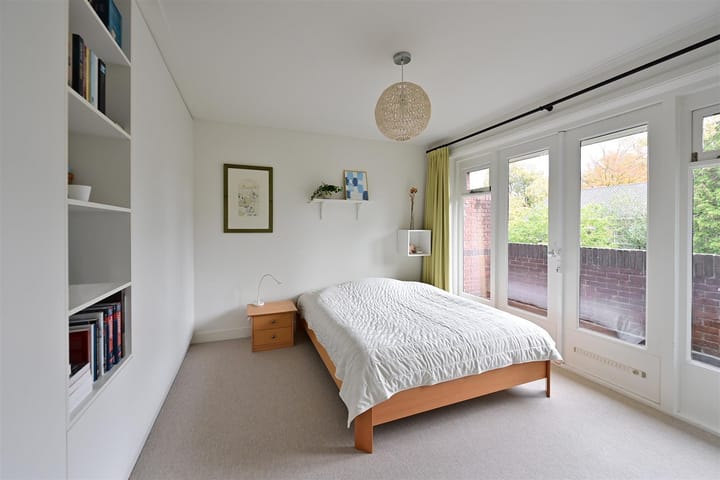 Photo 17 of Van der Helstlaan 17