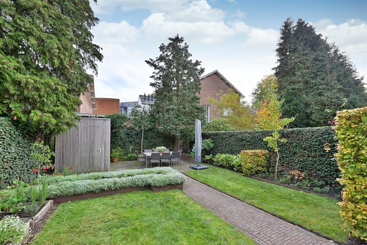 Photo 25 of Van der Helstlaan 17