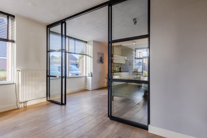 Photo 8 of Veenendaalstraat 123