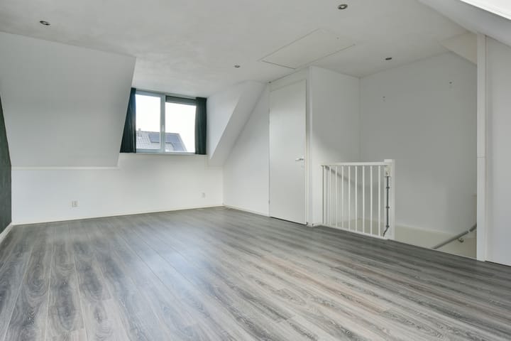 Photo 14 of Linksachterstraat 1