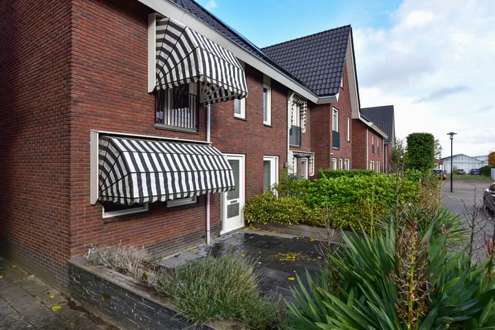 Photo 18 of Linksachterstraat 1