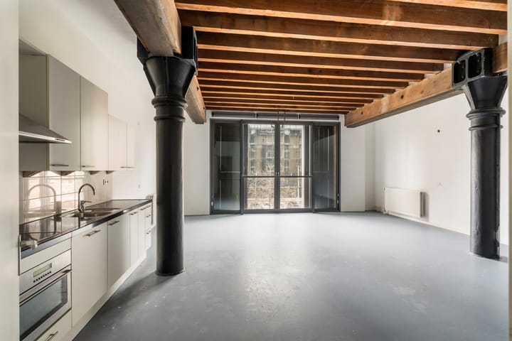 Photo 2 of Lloydstraat 66