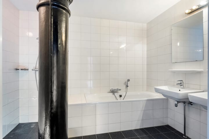 Photo 7 of Lloydstraat 66