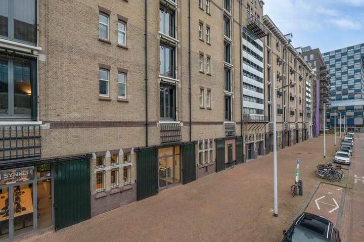 Photo 11 of Lloydstraat 66