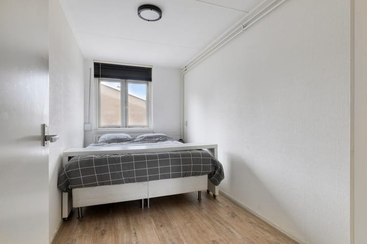 Photo 15 of Brucknerstraat 12