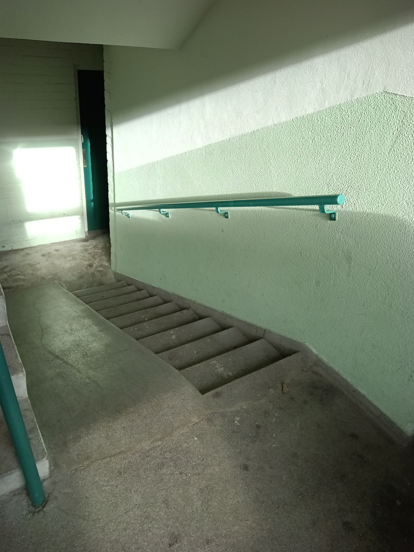 Bekijk foto 2 van Van der Doesstraat 1K