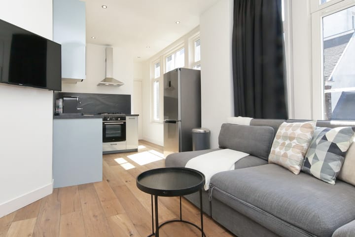 Photo 6 of Lange Leidsedwarsstraat 9-C