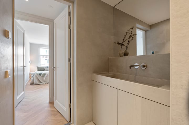 Photo 18 of Laplacestraat 47-2A