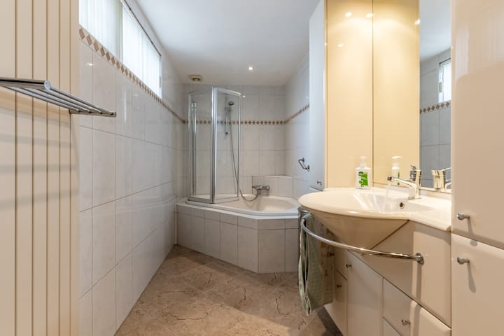 Photo 13 of Ginderover 52