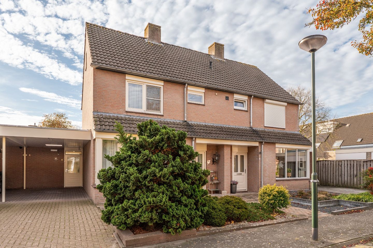 Photo 1 of Rhônelaan 11