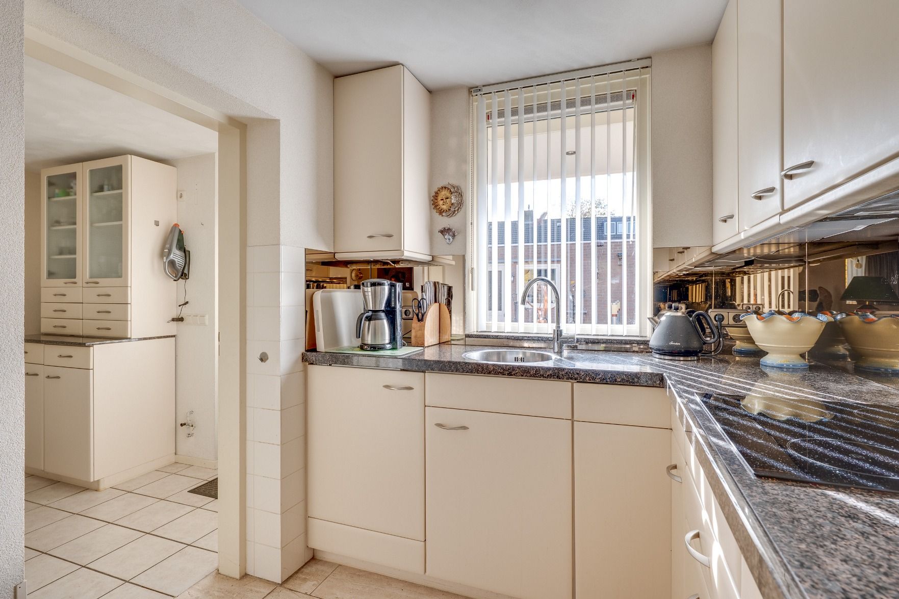 Photo 18 of Rhônelaan 11