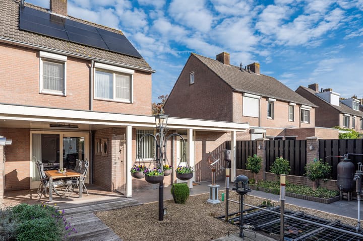 Photo 38 of Rhônelaan 11