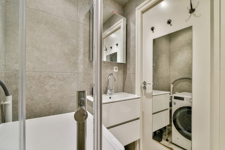 Photo 10 of Overamstelstraat 24-1V