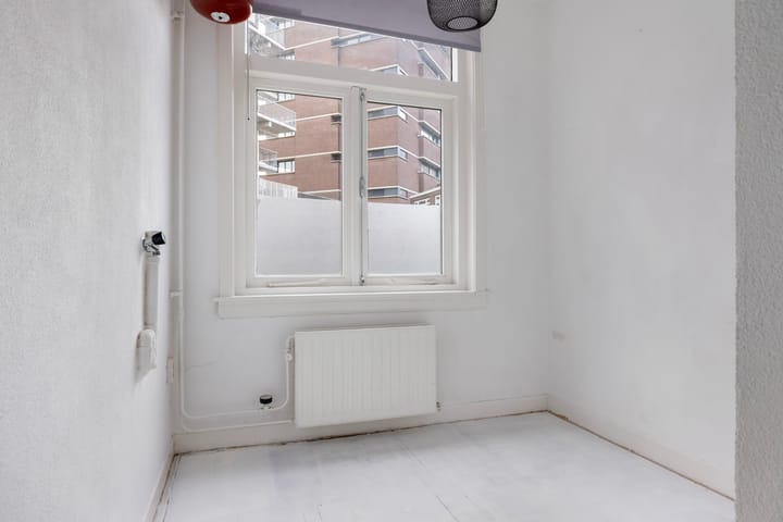 Photo 20 of Raamstraat 42