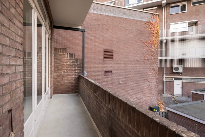 Photo 22 of Raamstraat 42