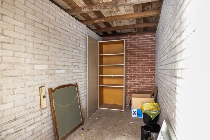 Photo 24 of Raamstraat 42