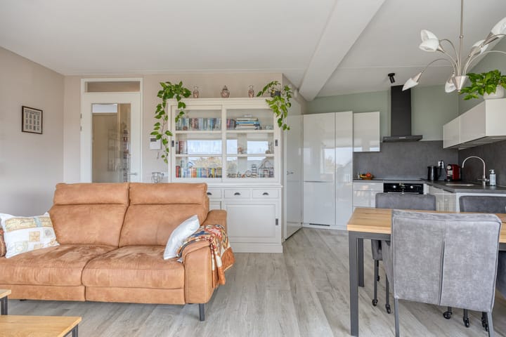 Photo 11 of Litho 61