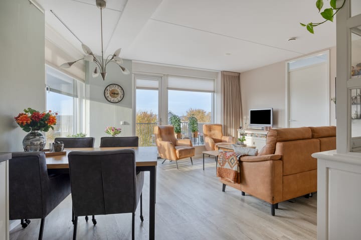 Photo 13 of Litho 61