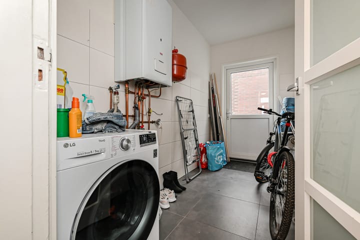 Photo 11 of Delftsestraatweg 79