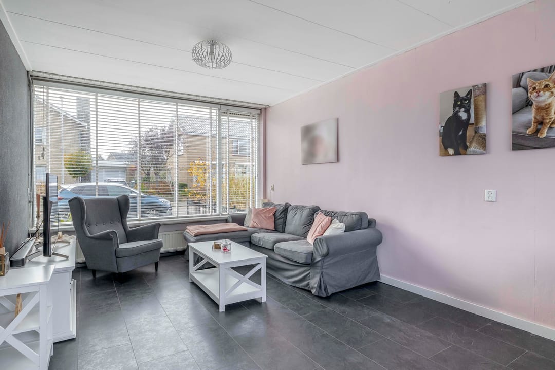 Photo 2 of Mr G Groen van Prinstererlaan 11