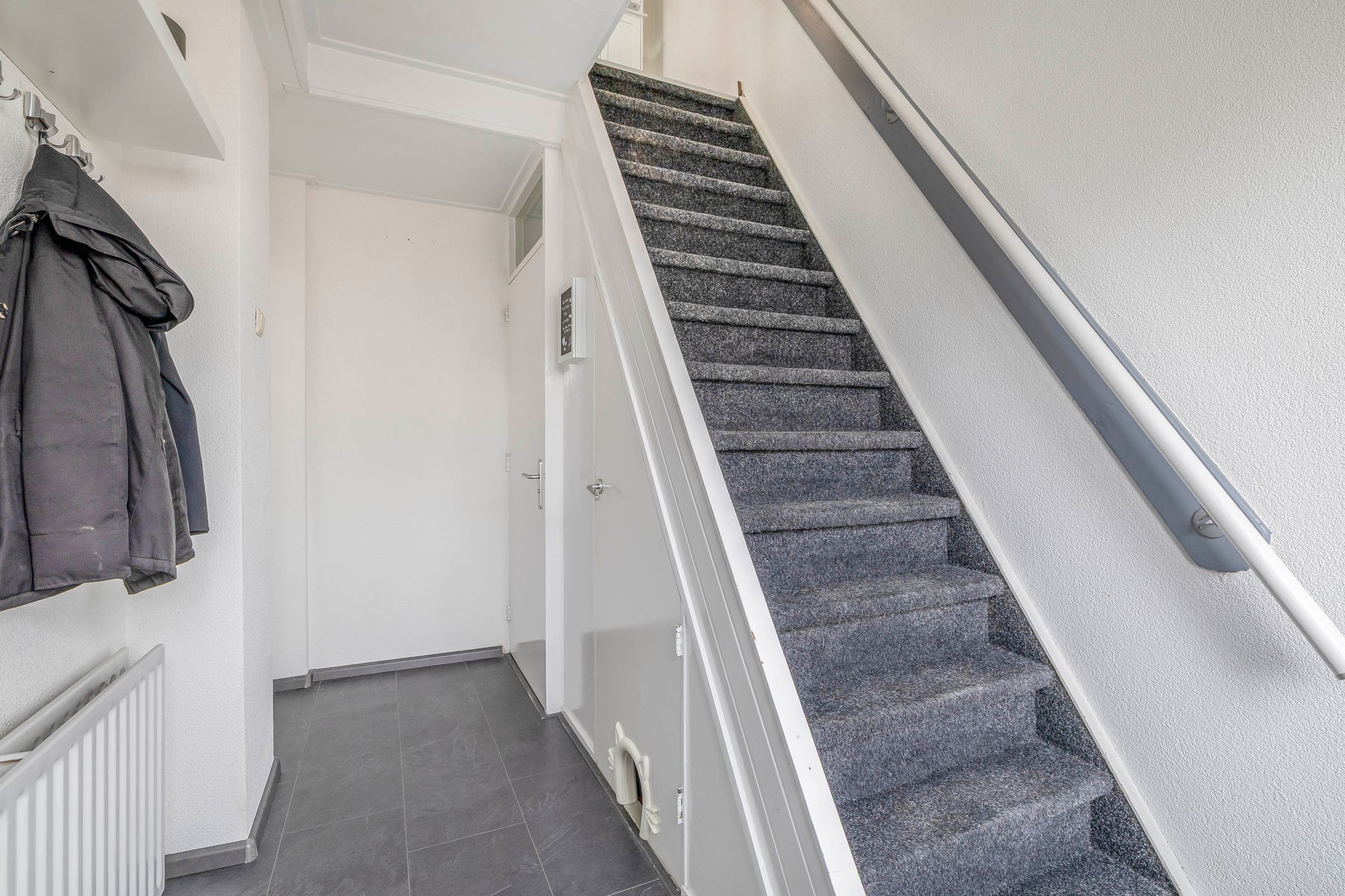 Photo 12 of Mr G Groen van Prinstererlaan 11