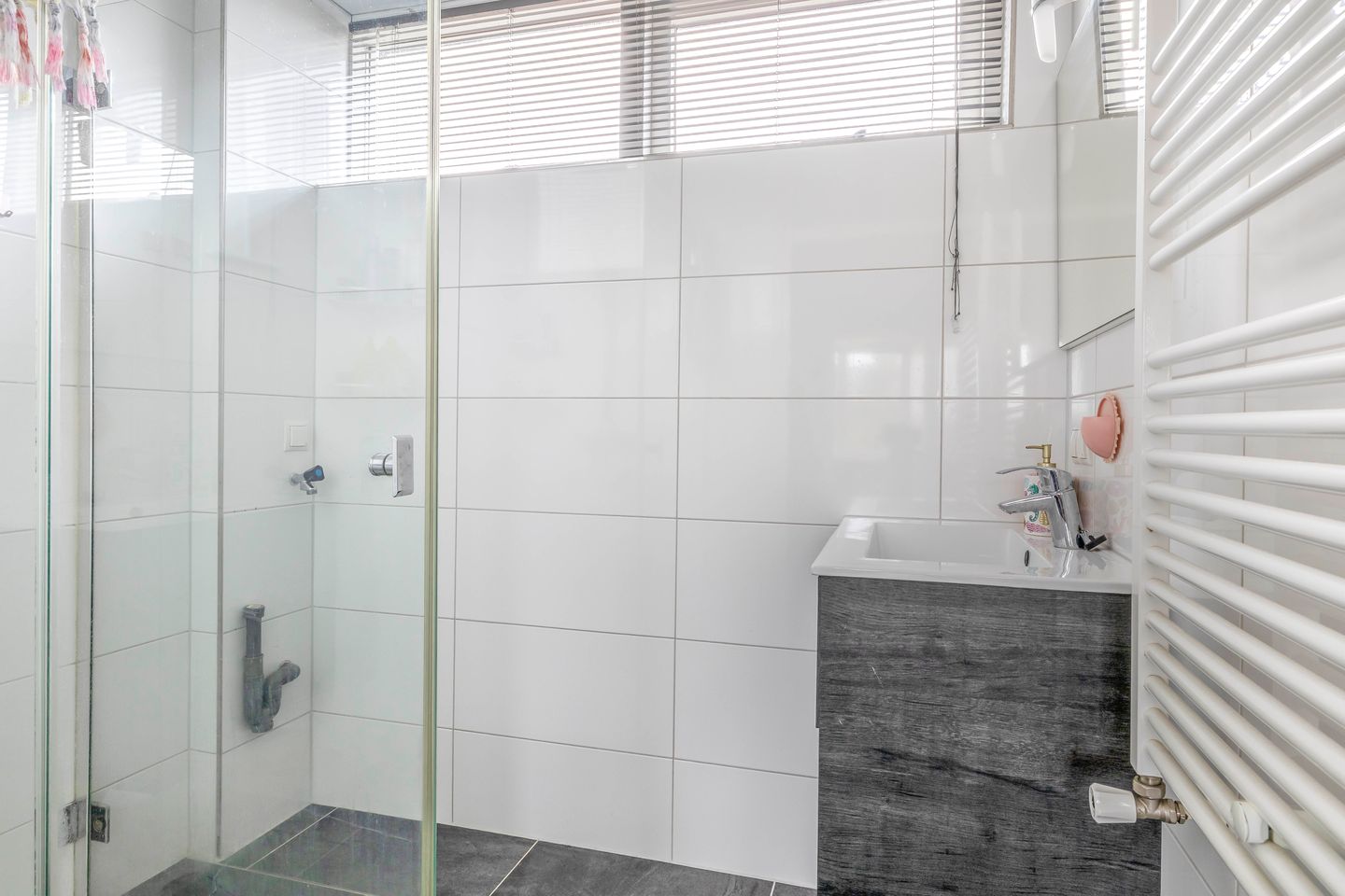 Photo 29 of Mr G Groen van Prinstererlaan 11