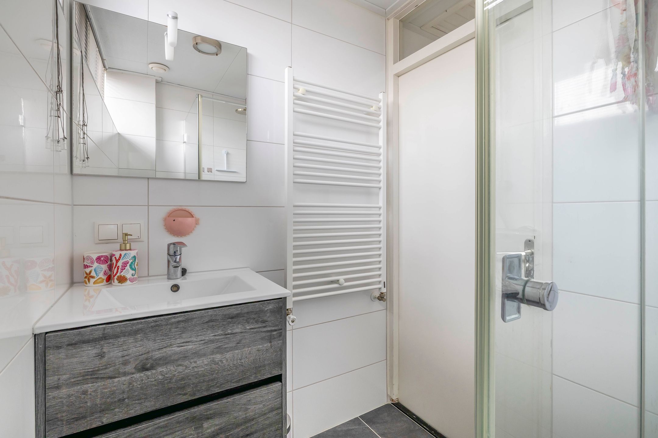 Photo 30 of Mr G Groen van Prinstererlaan 11