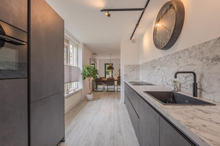 Photo 29 of van Stralenstraat 8